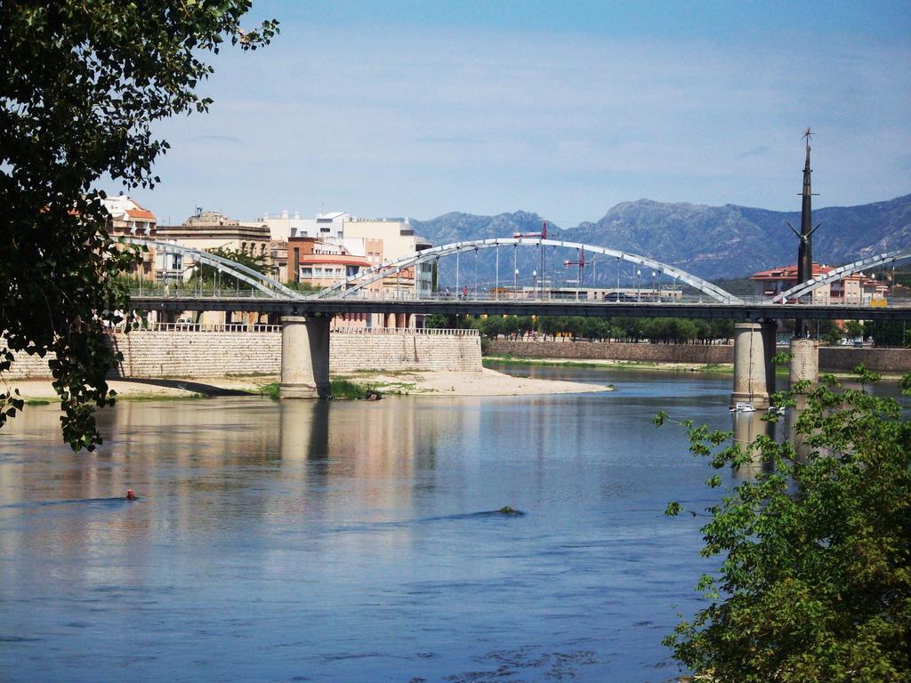 River Ebro Holidays Tivenys Exterior foto