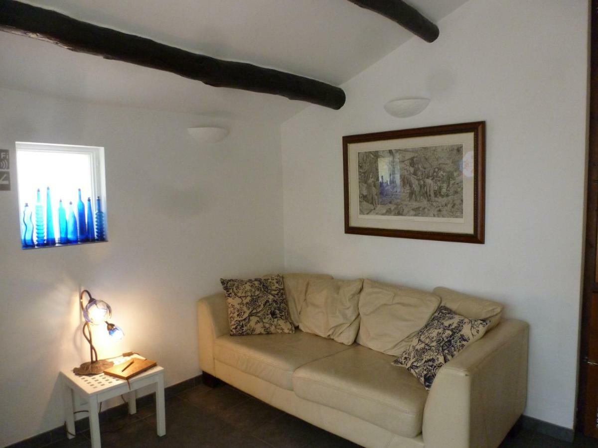 River Ebro Holidays Tivenys Exterior foto